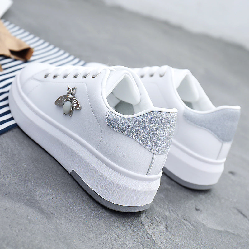 「binfenxie」Small White Shoes, Women's 2022 Autumn New All-match Thick-soled Bee Decor Casual Skate Shoes